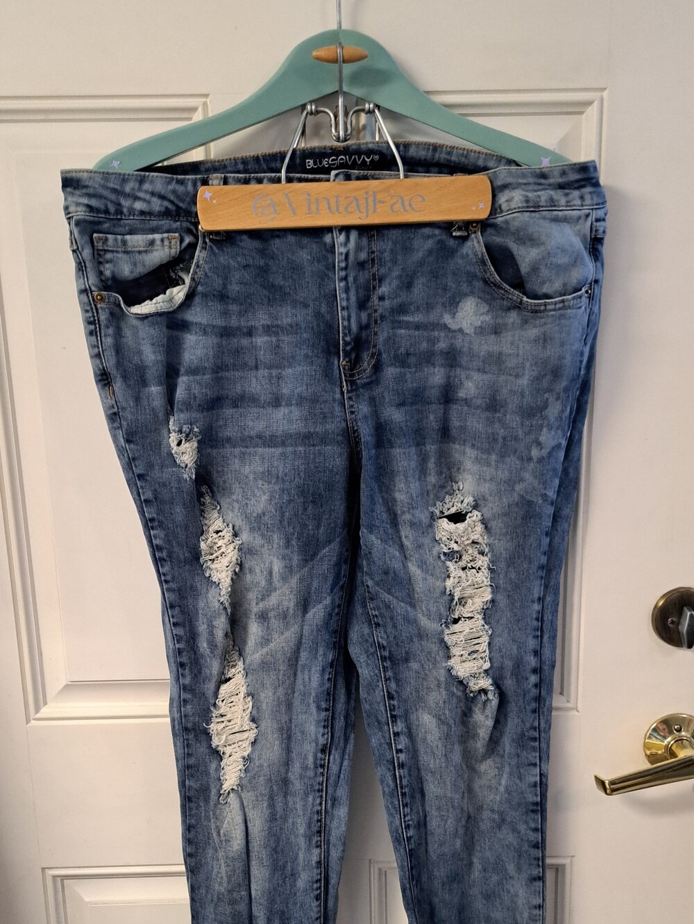 BLUESAVVY Distressed Women’s Jeans - Washed Blue